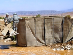 Η Κόρα σε πηγαίνει να επισκεφτείς το εργαστήριο του αμυντικού φραγμού.