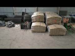 Ένα νέο μάτσο αμυντικών φραγμών άρχισε να συναρμολογείται.