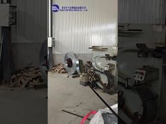 Το εργοστάσιο επιδεικνύει τη διαδικασία παραγωγής συρματοπλέγματος.