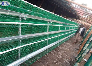 Μια καλλιέργεια πουλερικών συστημάτων κλουβιών κοτόπουλου στρώματος τύπων/κλουβιών μπαταριών