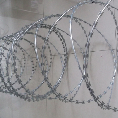 BTO-22 Ζυγισμένο 90cm Διαμέτρου Coil Concertina ξυράφι συρματόπλεγμα για τοίχο προστασίας