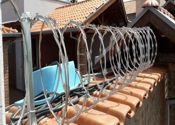 Πλαστικό επικαλυμμένο ξυράφι συρματόπλεγμα Flat Wrap συρματόπλεγμα για φράχτη ασφαλείας