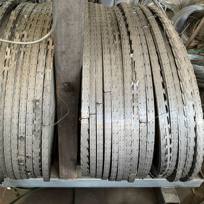 Galvanized Bto-22 Razor Wire Fence Stretched Ribbon Barbed Wire Coils for Farm/Fence
