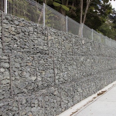 Τυλιζόμενα Γκαμπιόνια γεμάτα πέτρα που υφαντήθηκαν για έργα ποταμού και κάτω από γέφυρα
