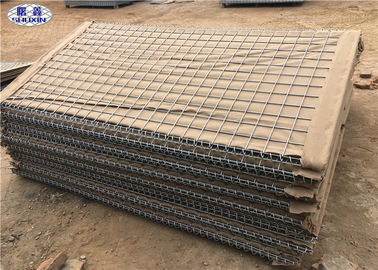 Ευθυγραμμισμένη Geotextile γαλβανισμένη HDP γη - γεμισμένο εμπόδιο HESCO για στρατιωτικό Preotection