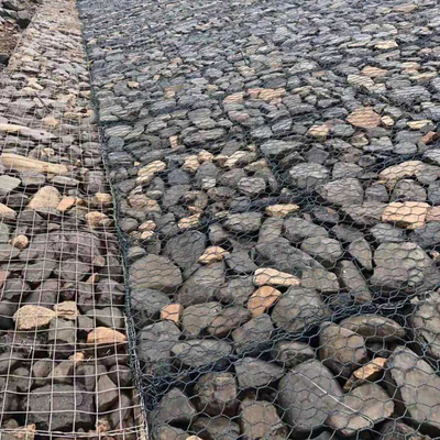 Τα καλάθια Stone φρακτών χαλύβδινων συρμάτων 1x1x2 Μ Gabion χαμηλού άνθρακα γέμισαν το πεδίο τρία ύφανση συστροφής